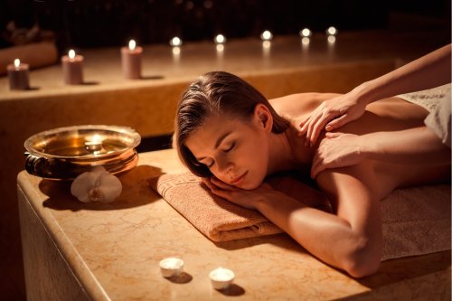 Thai-Aroma-Massage - 60 Min.   Kopfmassage - 15 min. FREI